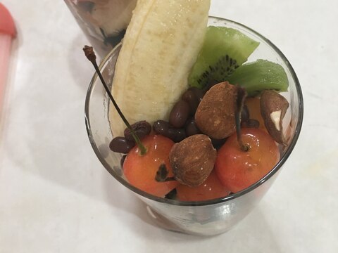 豆腐チョコクリームのフルーツパフェ